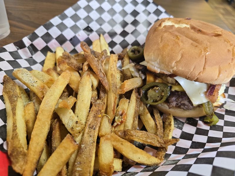 Porky’s Burgers & Wings food